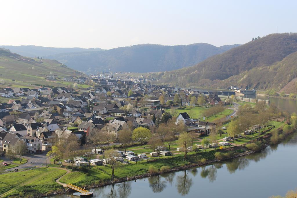 Ferienwohnungen Am Bruttiger Moselsteig Exteriör bild
