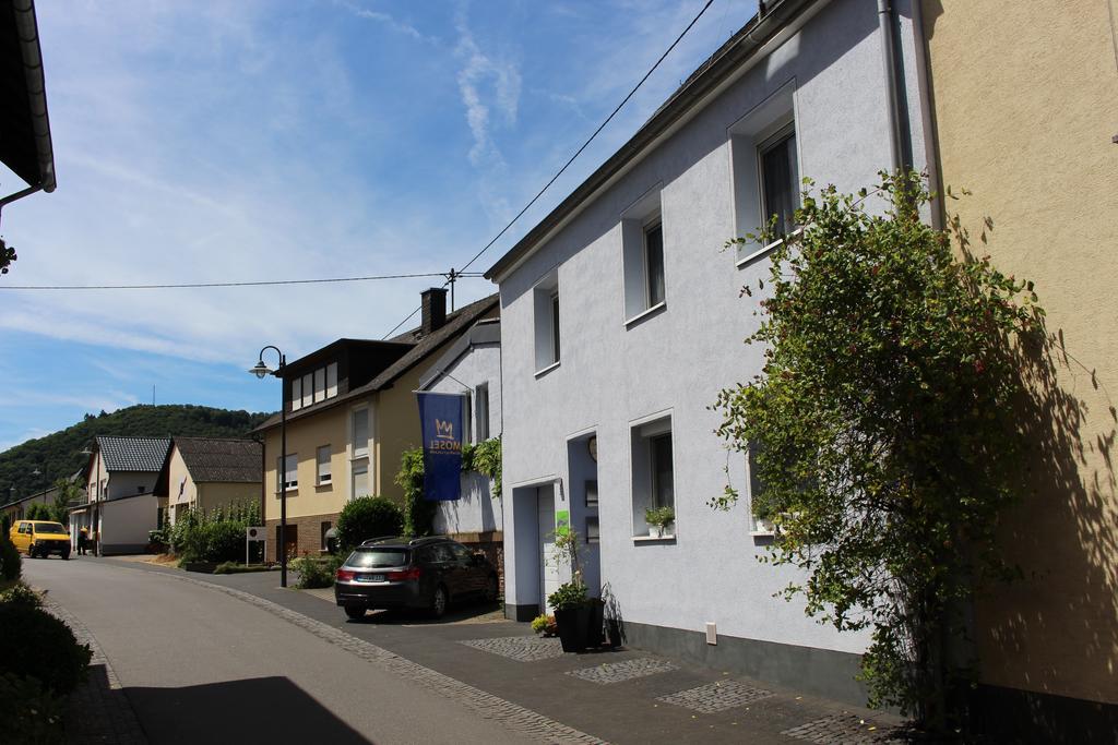 Ferienwohnungen Am Bruttiger Moselsteig Exteriör bild